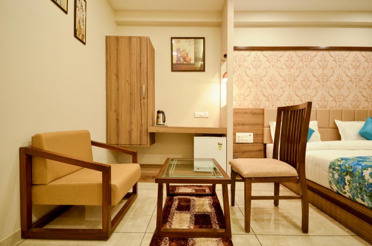 Hotel Repose Ahmedabad Eksteriør bilde