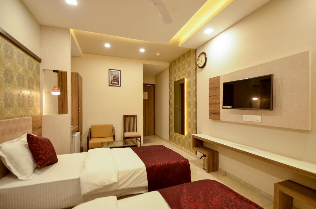 Hotel Repose Ahmedabad Eksteriør bilde